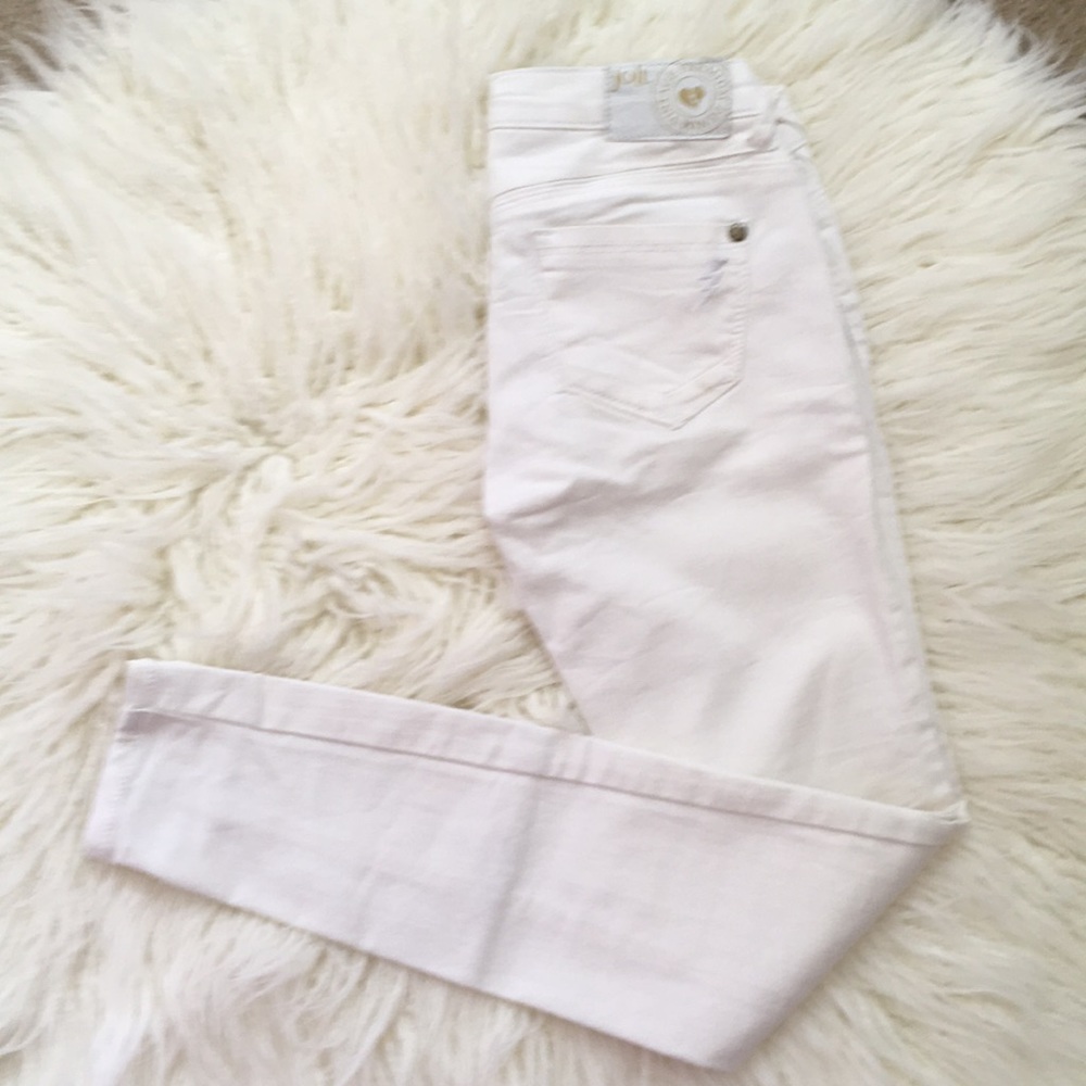 Skinny white jeans
